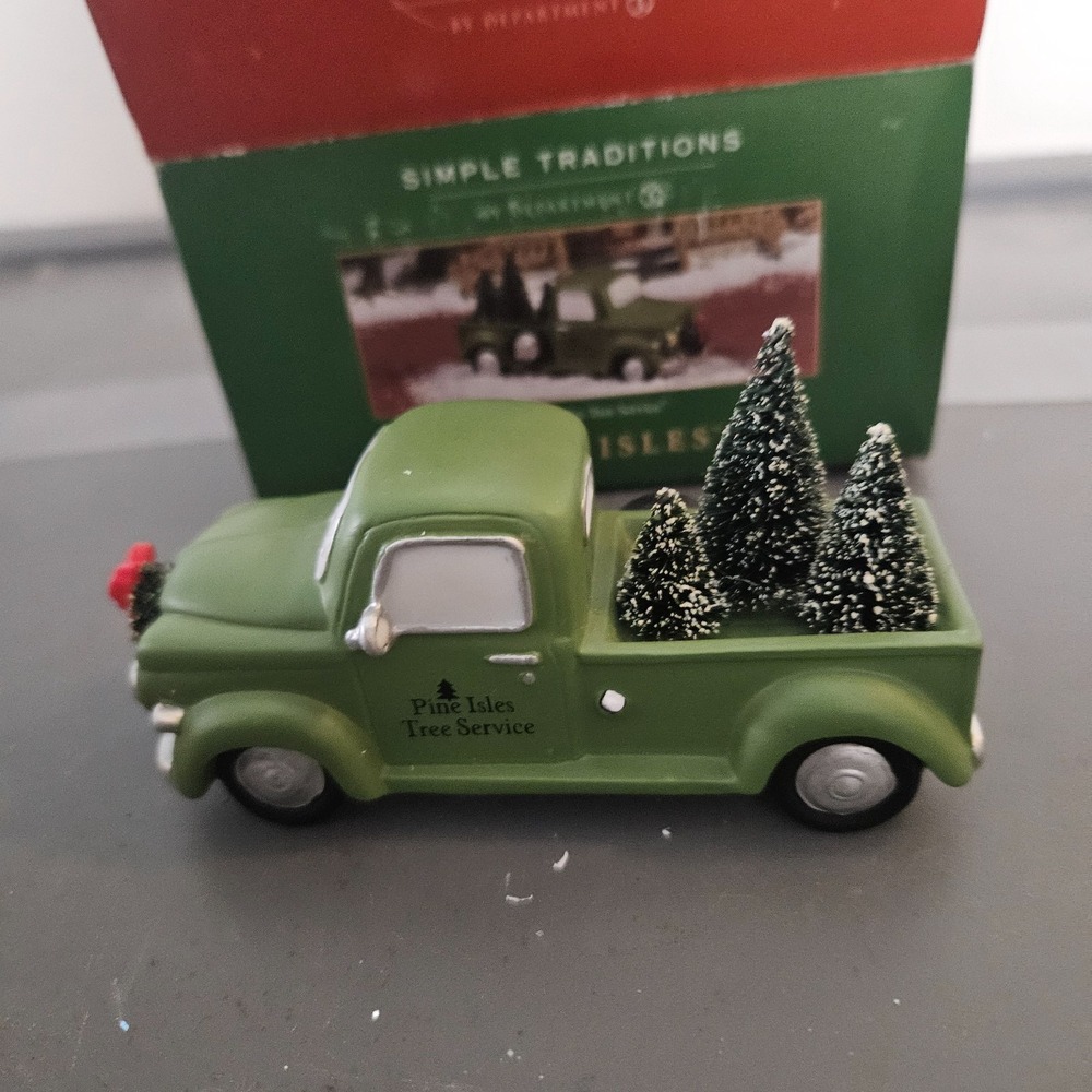 DEPT 56 Village‎ Accessory SIMPLE TRADITIONS 2003 Pine Isles Tree Service Green